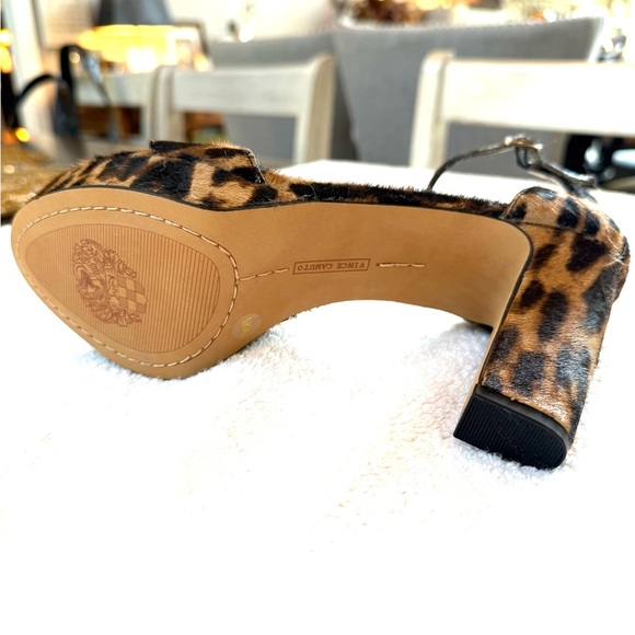 Vince Camuto (Never Worn) Suede Leopard Print Block Heel Sandals - Size 8 - Picture 5 of 12